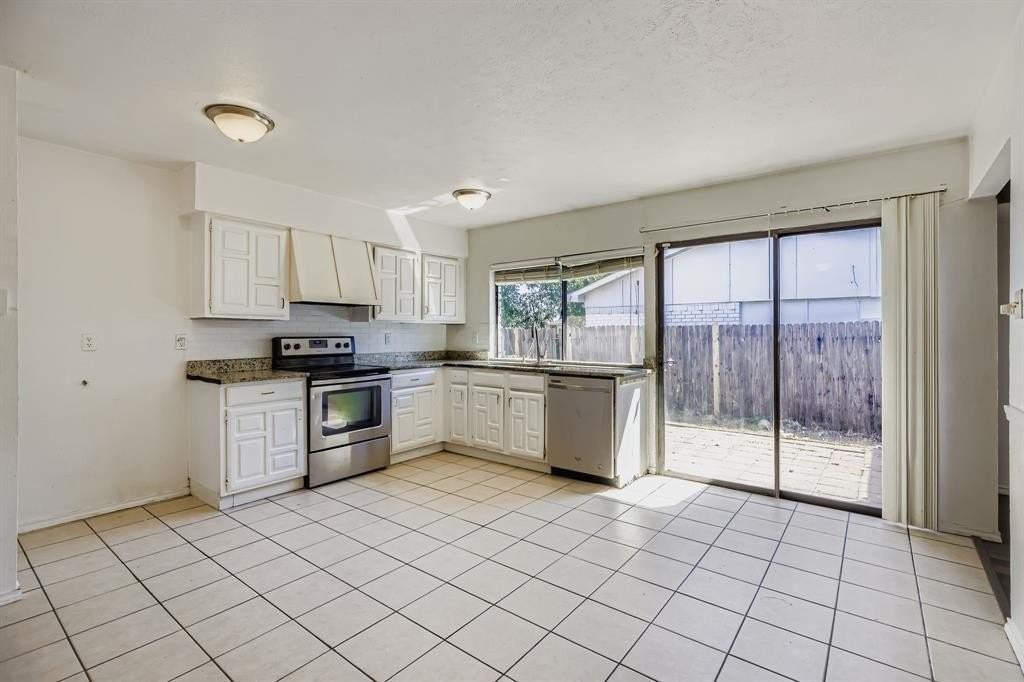 2406 Norway Dr - Photo 7 of 22