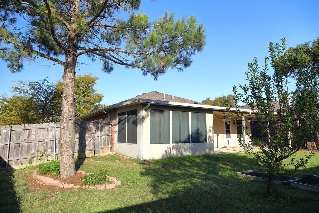 2900 Bluffs Court - Photo 3 of 25