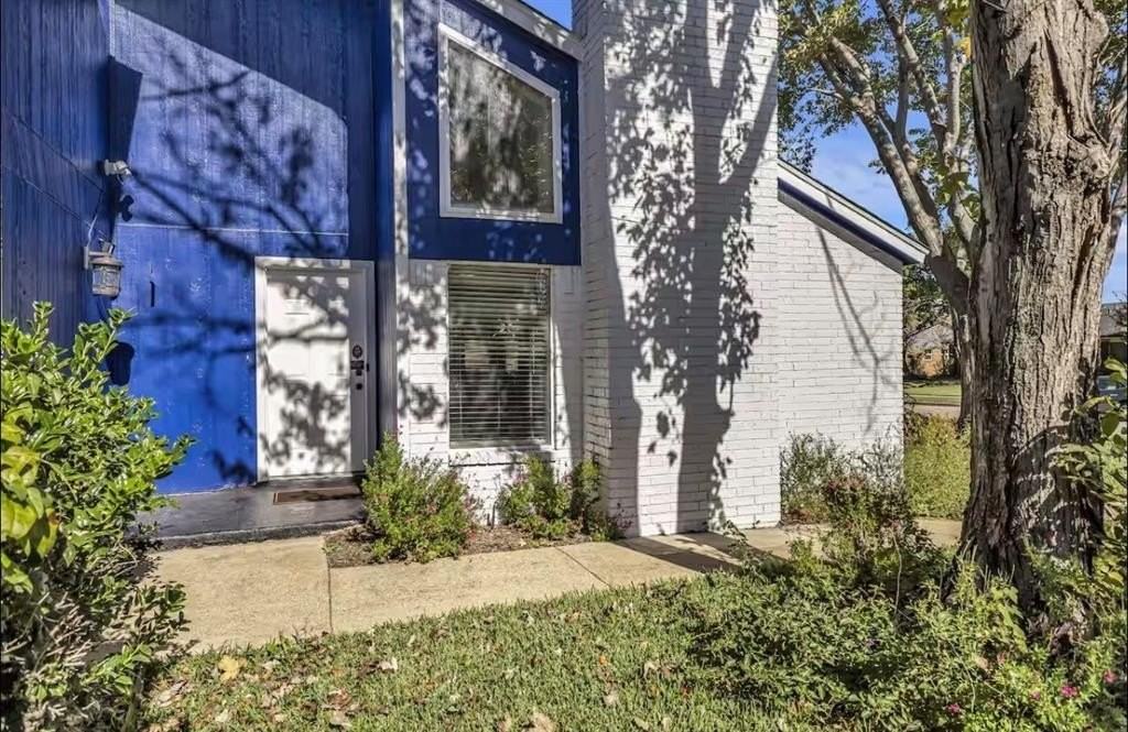 1709 Elk Grove Drive - Photo 2 of 35