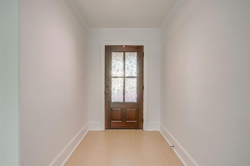 7036 Crabtree Ln - Photo 7 of 31