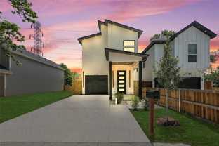 420 N Moore St - Photo 1 of 1