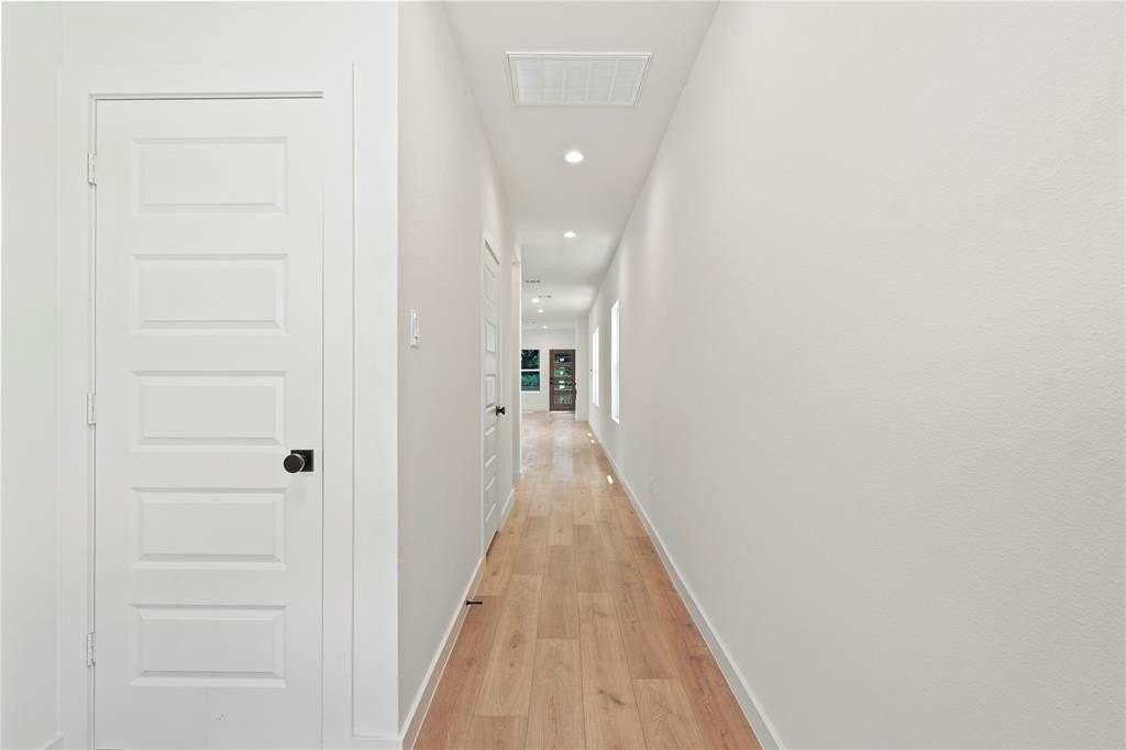 420 N Moore St - Photo 3 of 26