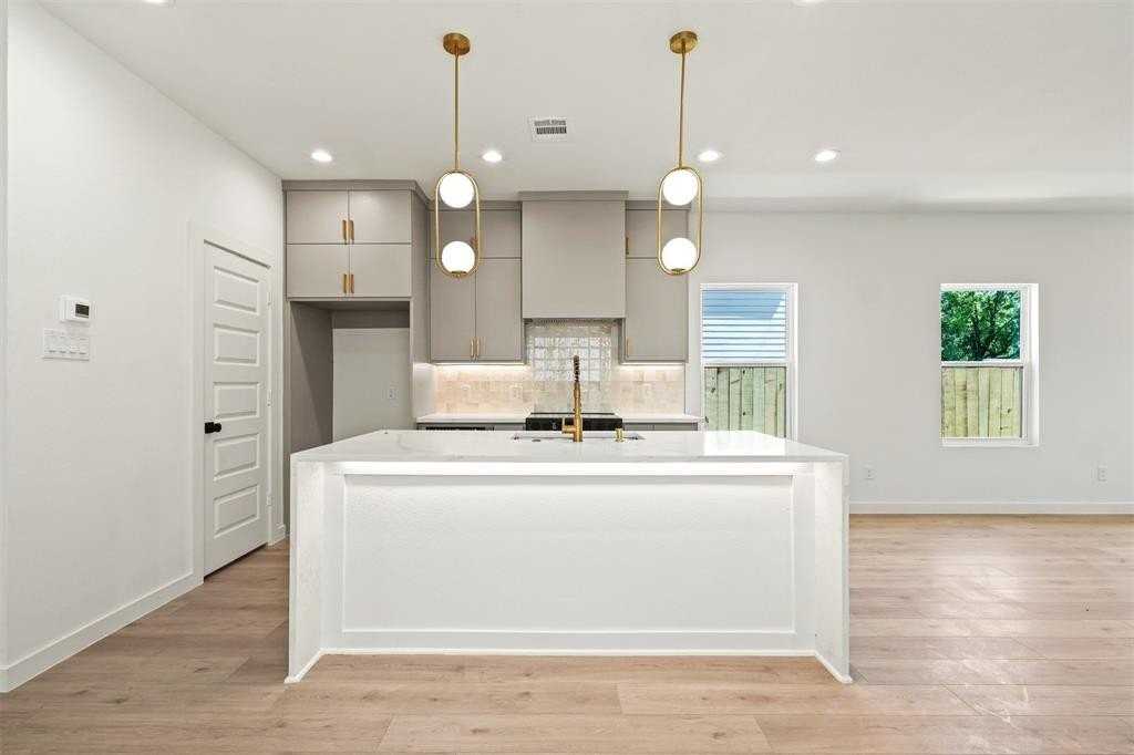 420 N Moore St - Photo 7 of 26