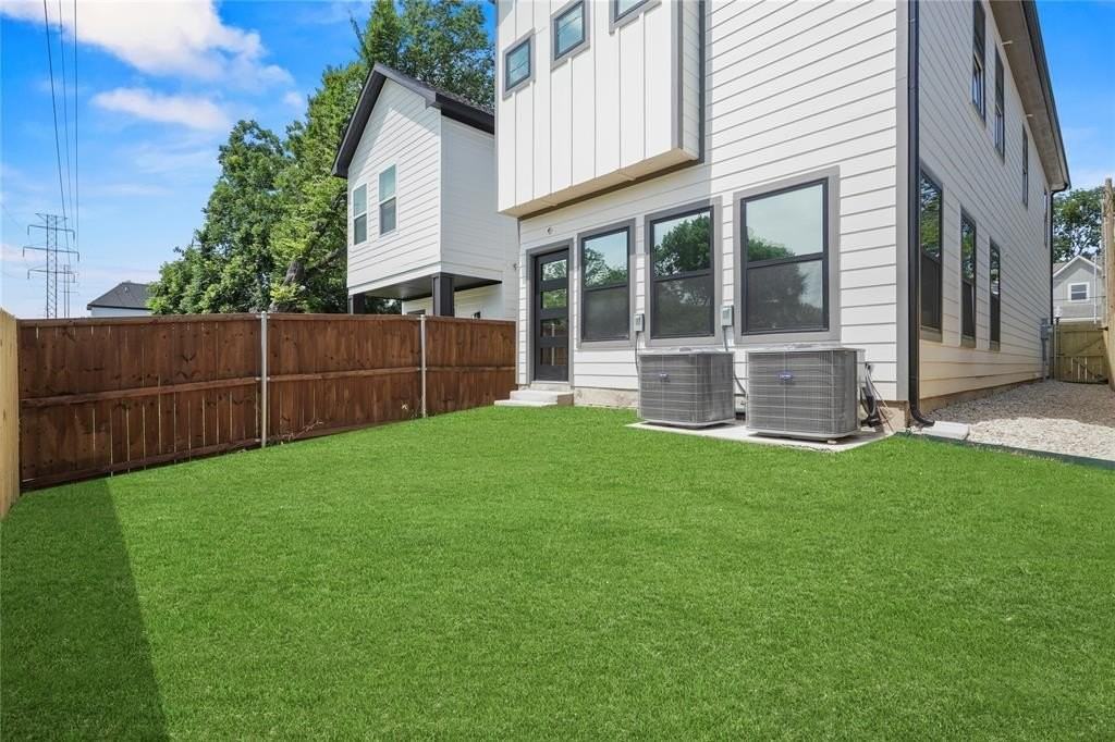 420 N Moore St - Photo 2 of 26