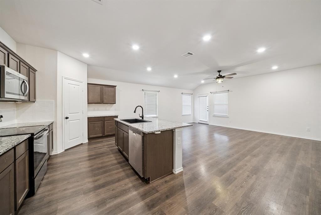 809 Farmstead Way - Photo 5 of 37