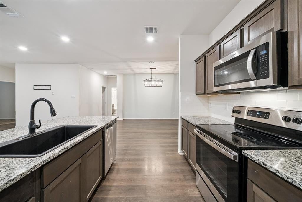 809 Farmstead Way - Photo 7 of 37