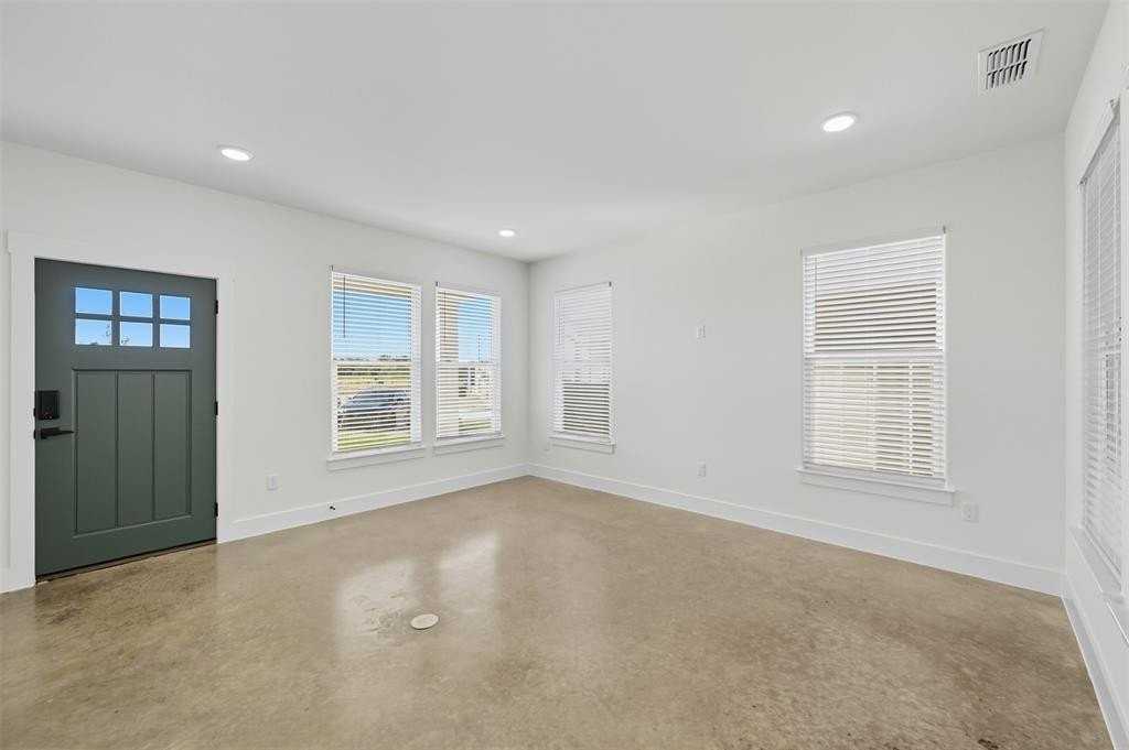 100 Cardinal Woods Ct - Photo 4 of 36