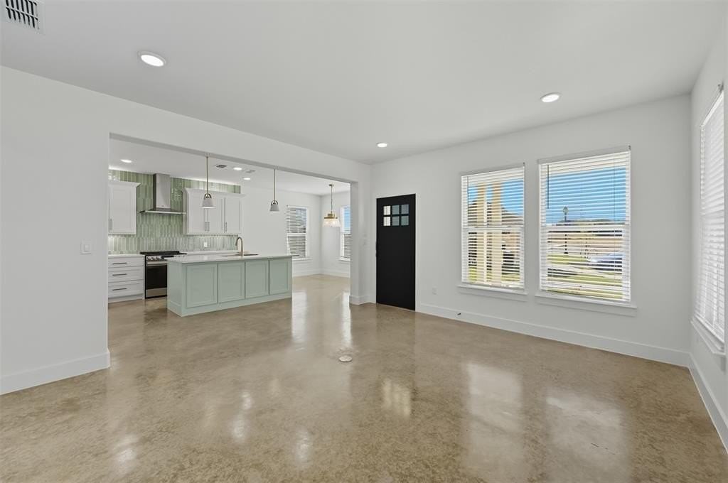 100 Cardinal Woods Ct - Photo 5 of 36