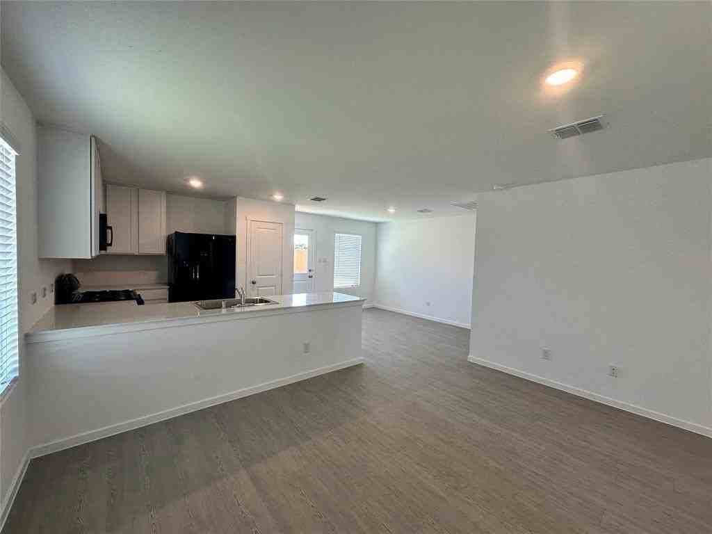 3800 Chambray Drive - Photo 4 of 15