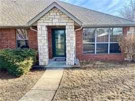 featured image of 1404 N Lark St