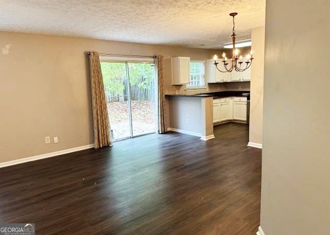 220 Wild Flower Ln - Photo 4 of 25