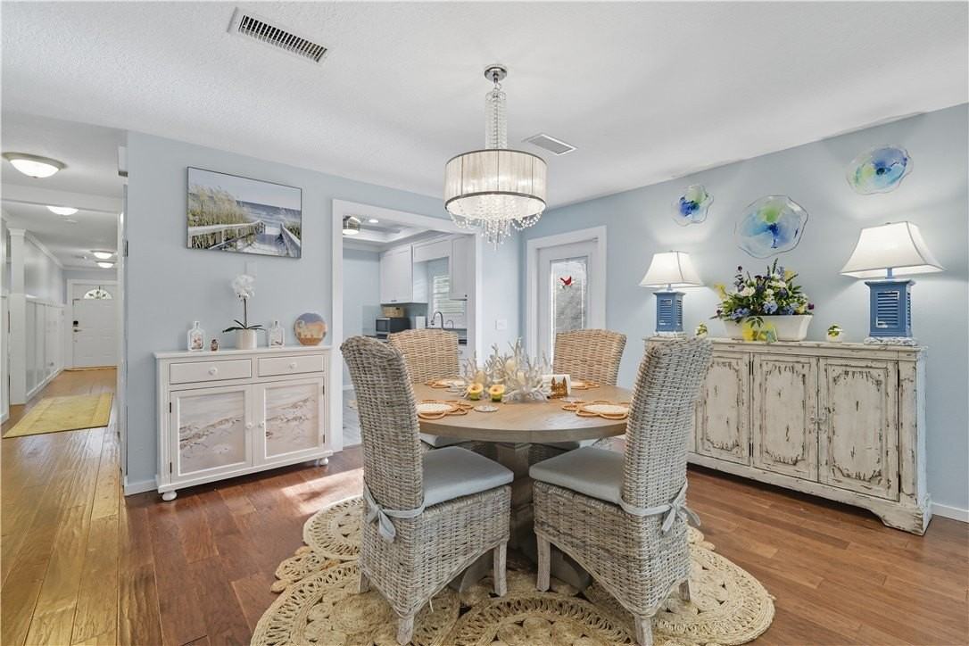 676 Royal Palm Pl - Photo 3 of 35