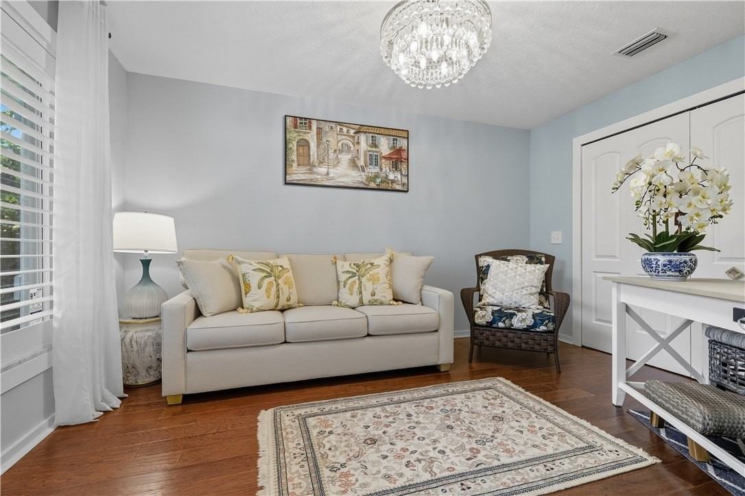 676 Royal Palm Pl - Photo 7 of 35