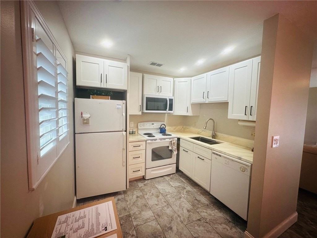 8 Vista Palm Ln Apt 202 #202 - Photo 6 of 19