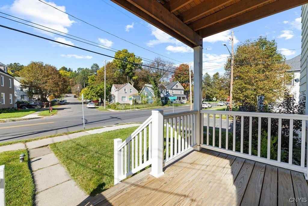 401 Valley Drive - Photo 3 of 26