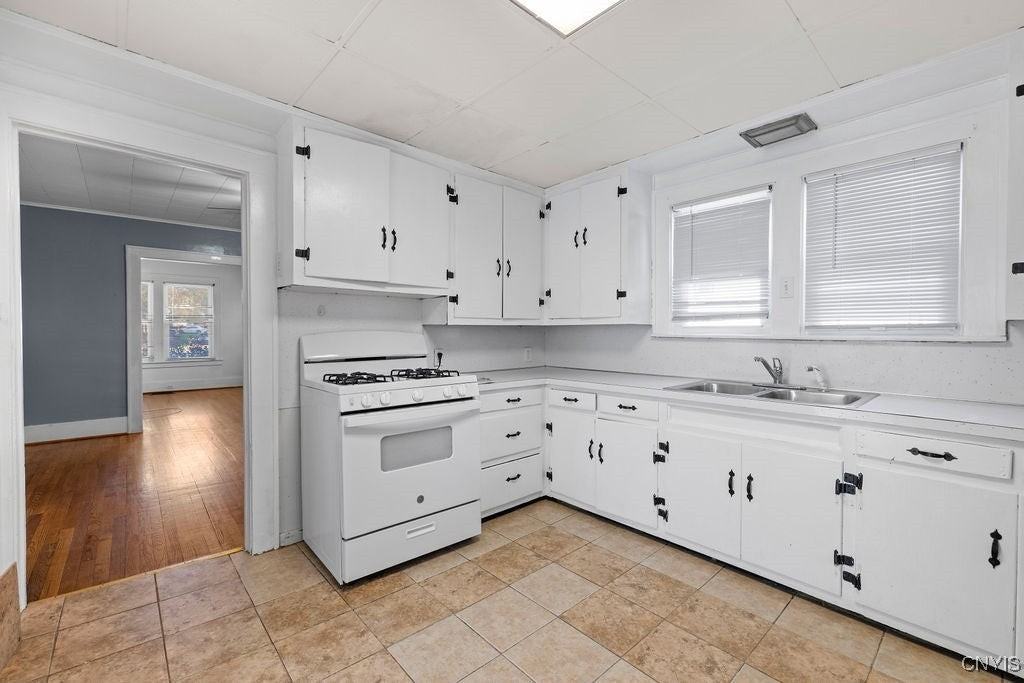 401 Valley Drive - Photo 7 of 26