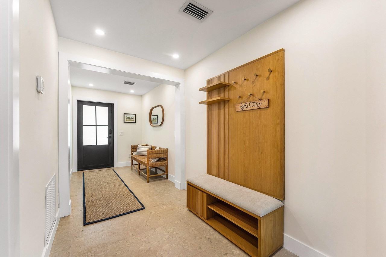 1070 Marble Way - Photo 4 of 39