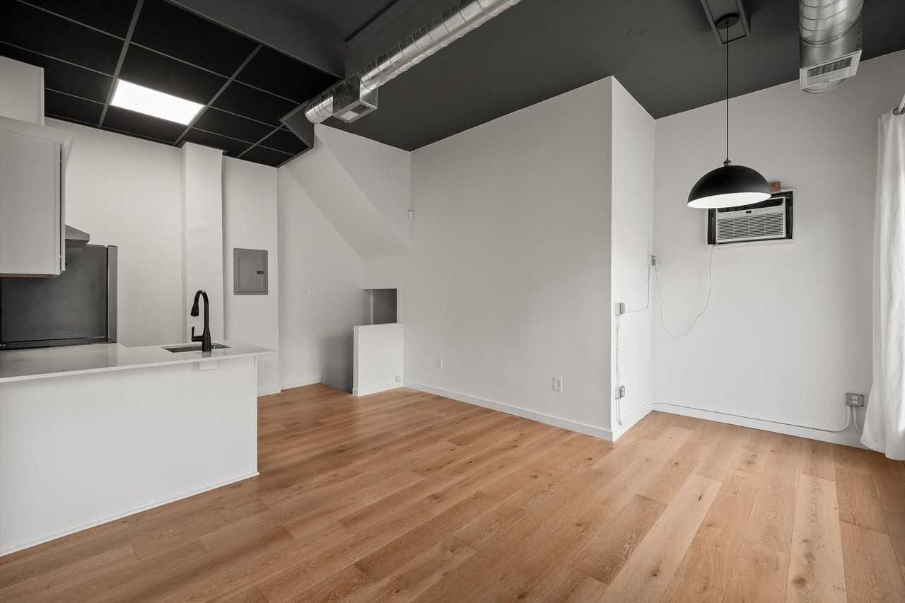 435 N Washington Ave - Photo 3 of 10