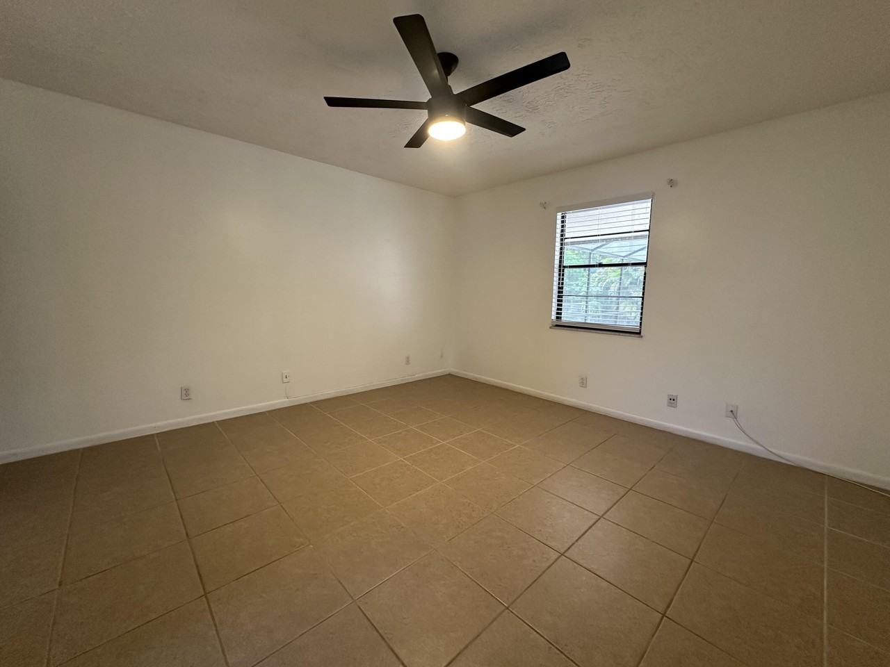 1686 Se Trumpet Ln - Photo 5 of 13