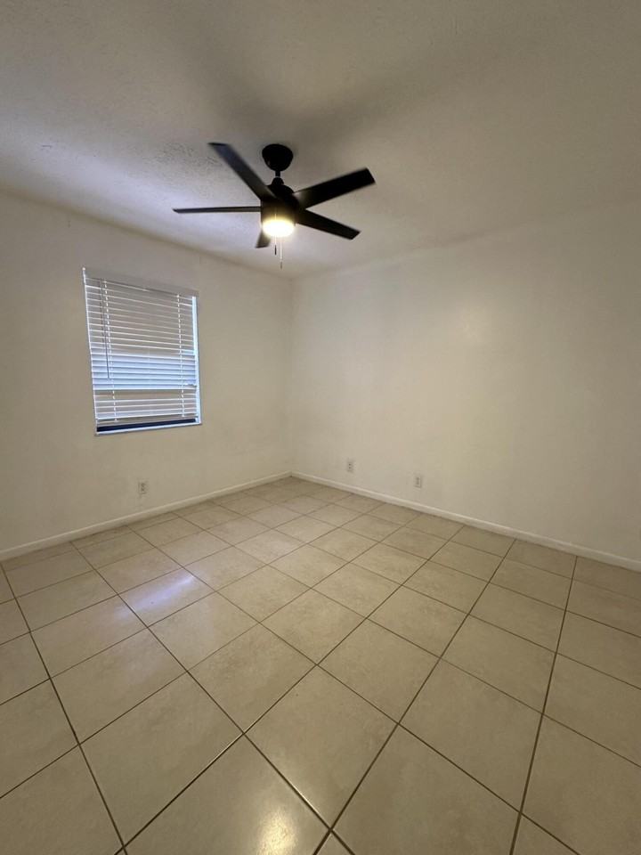 1686 Se Trumpet Ln - Photo 6 of 13