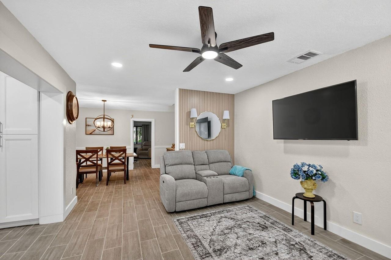 5008 Parker Ave - Photo 5 of 32