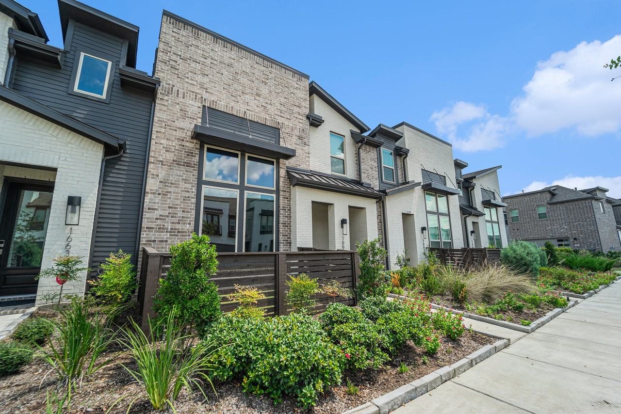 16630 Lake Austin St - Photo 4 of 49