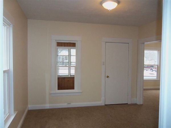 219 W Clinton St - Photo 3 of 10