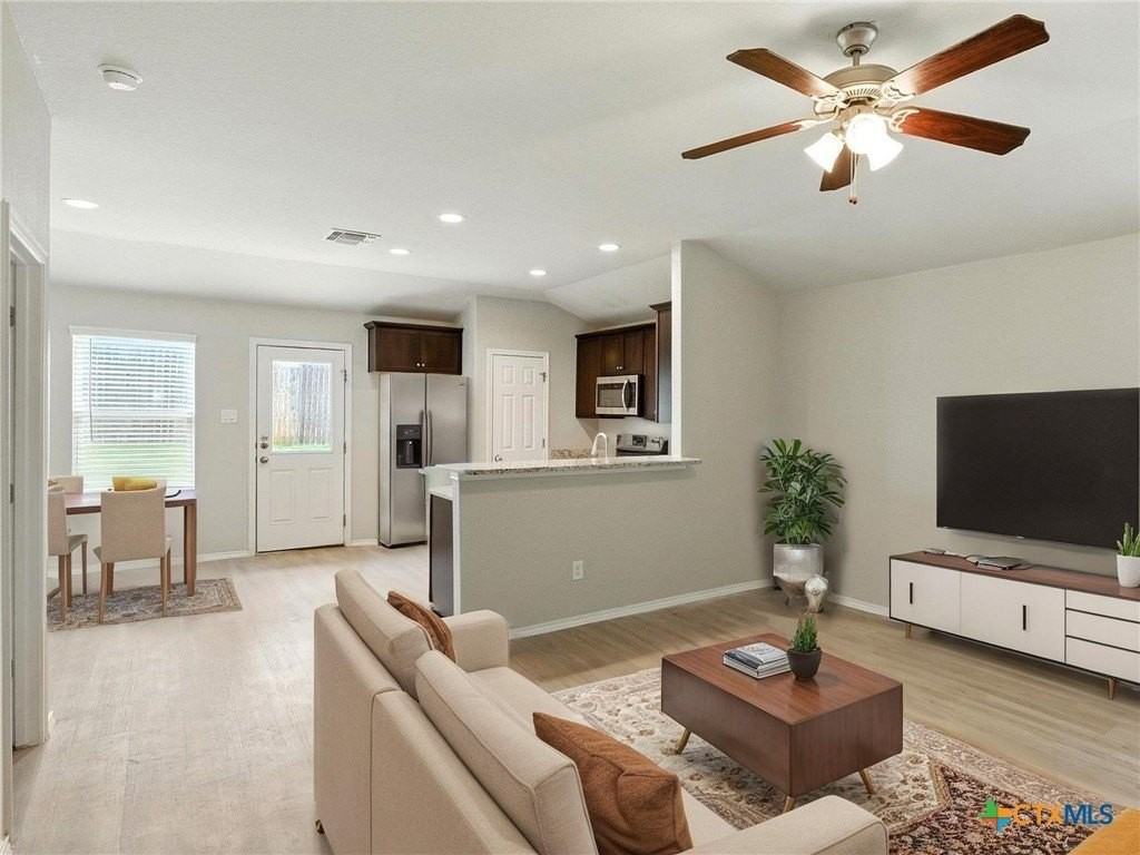 737 Peak Pl - Photo 4 of 24