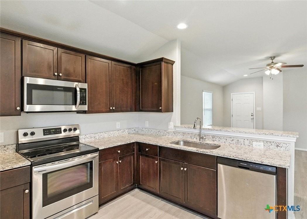 737 Peak Pl - Photo 7 of 24