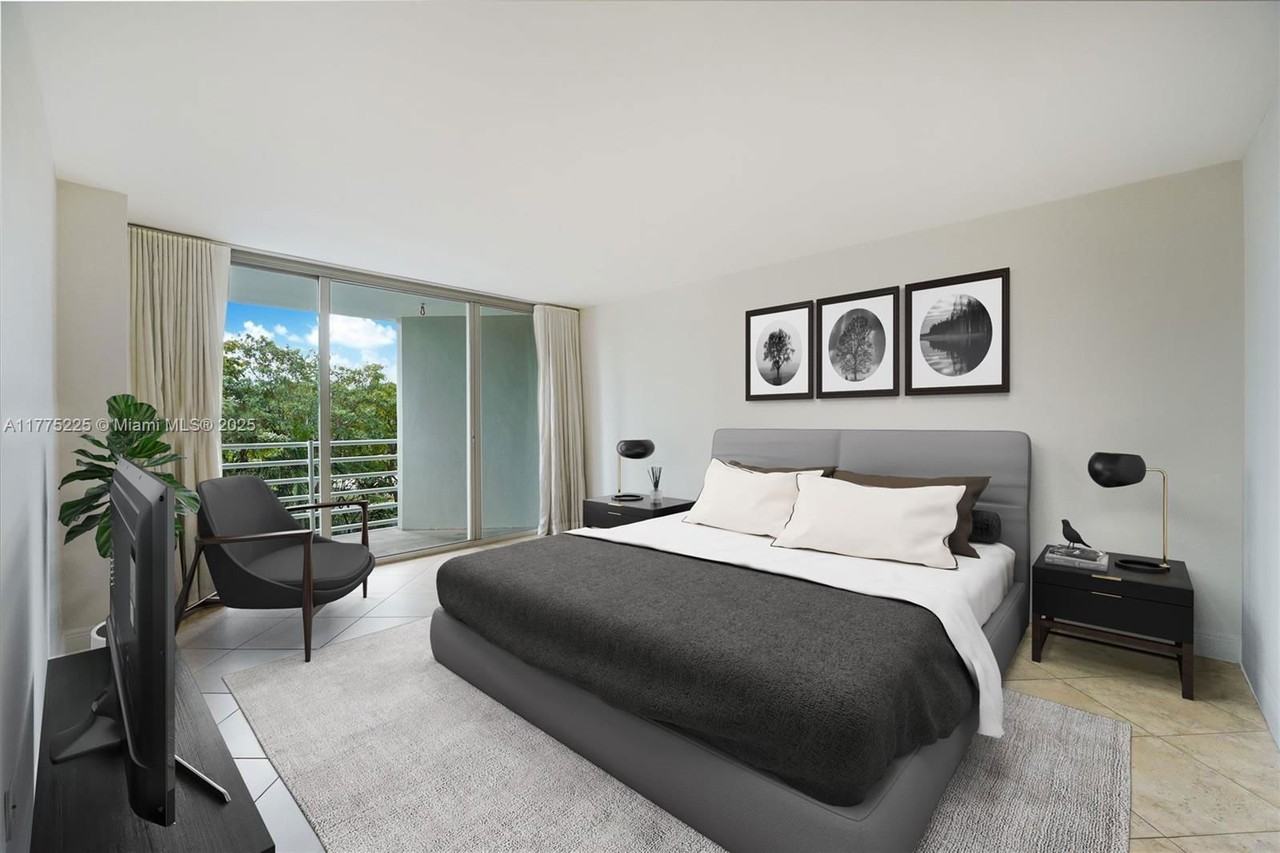 2025 Brickell Avenue #605 - Photo 5 of 8