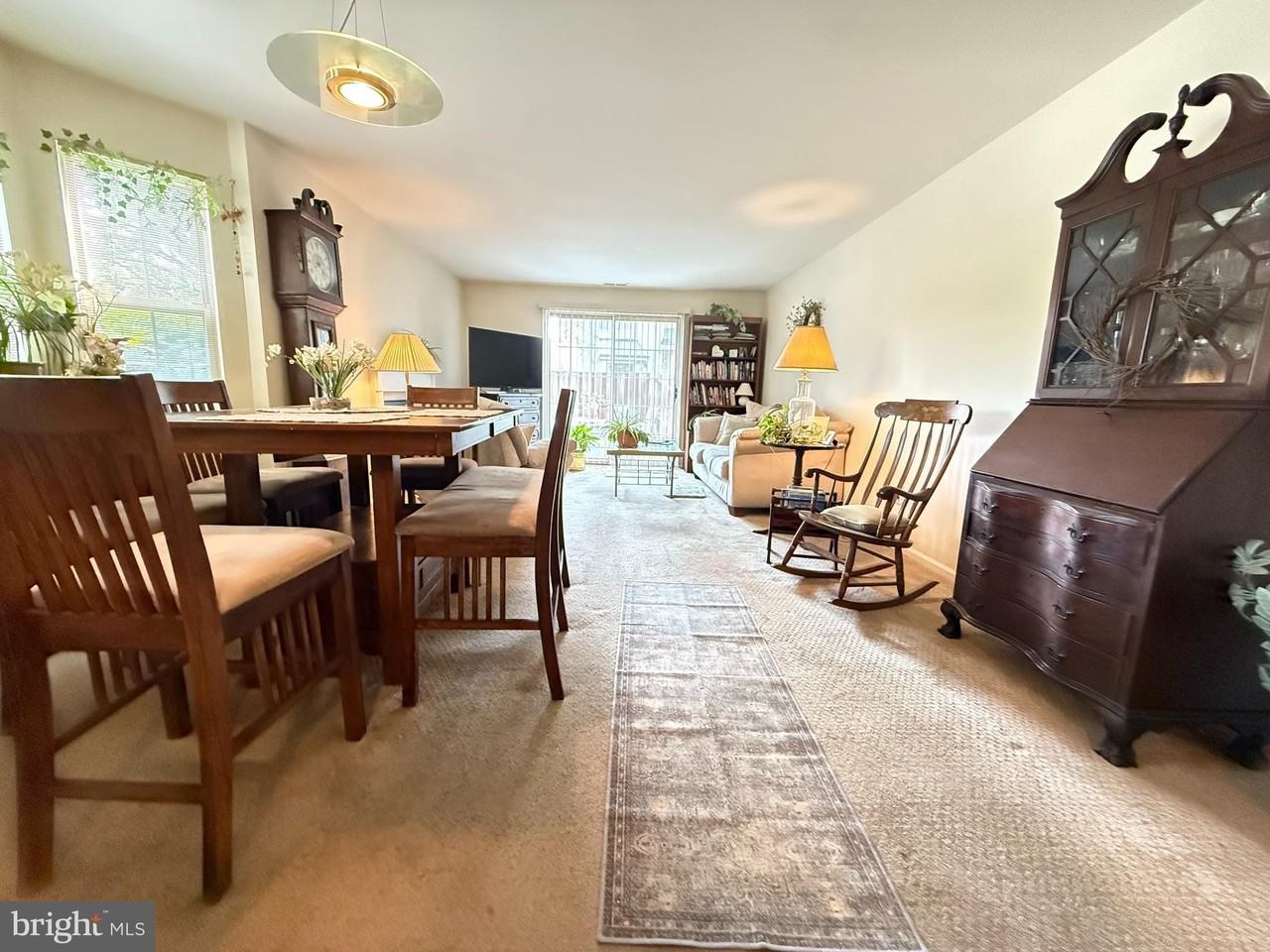 3403 Waltham Ct - Photo 3 of 9