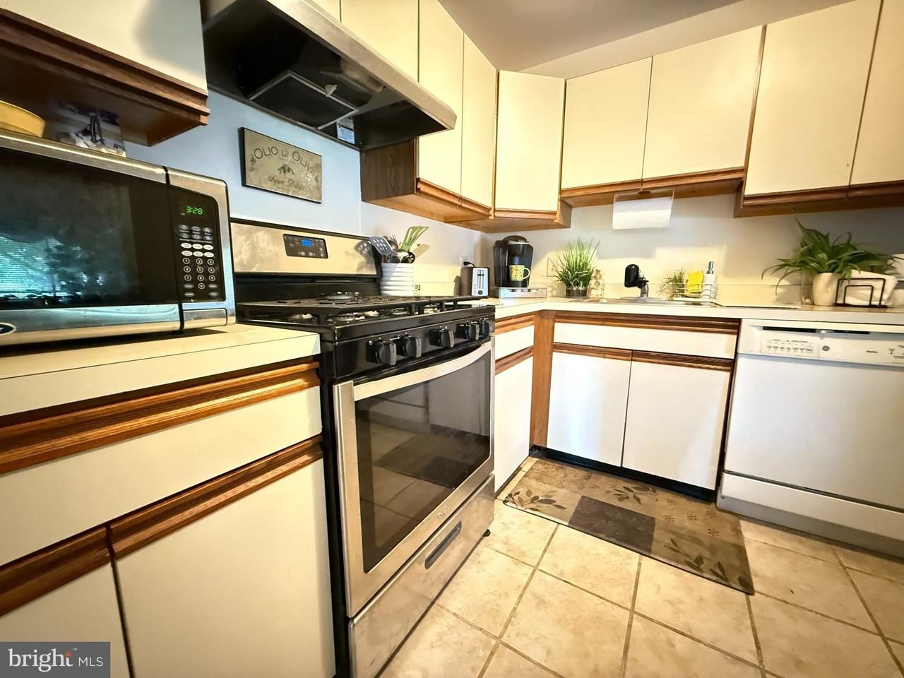 3403 Waltham Ct - Photo 5 of 9