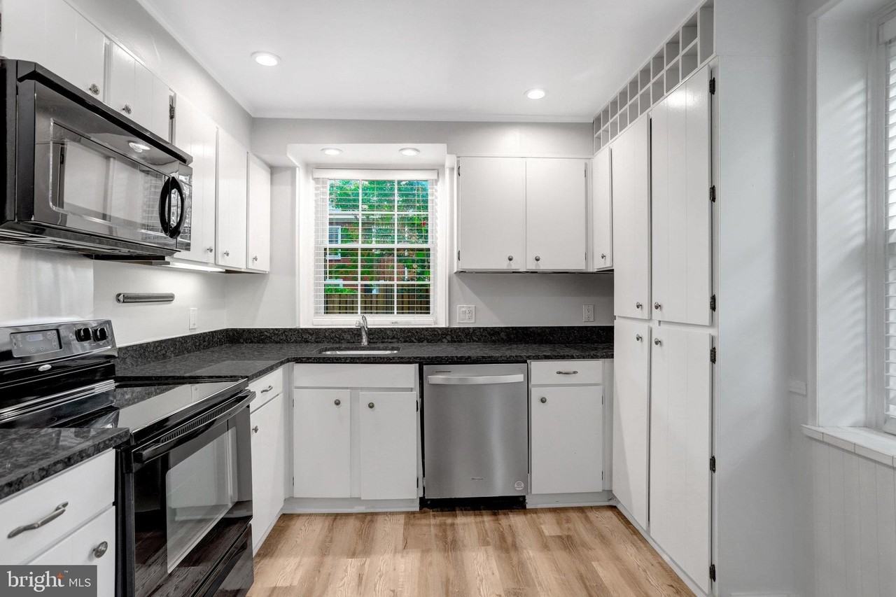 3004 South Columbus Street #A2 - Photo 3 of 36