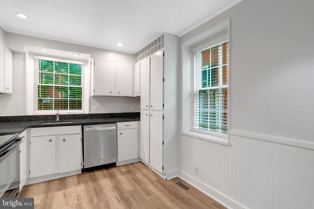 3004 South Columbus Street #A2 - Photo 5 of 36