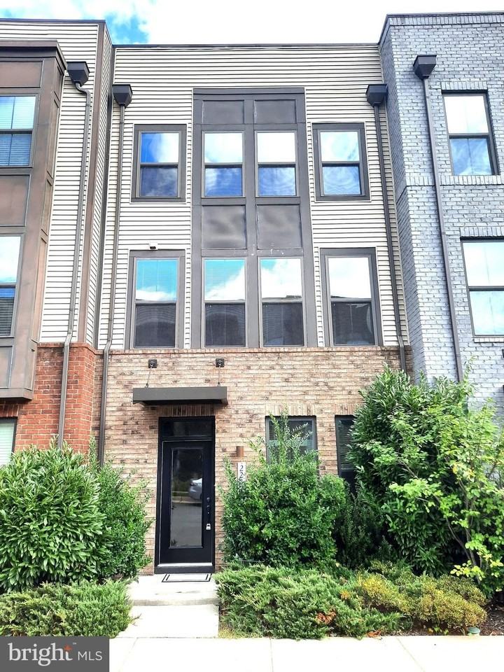 22326 Tess Terrace - Photo 2 of 41