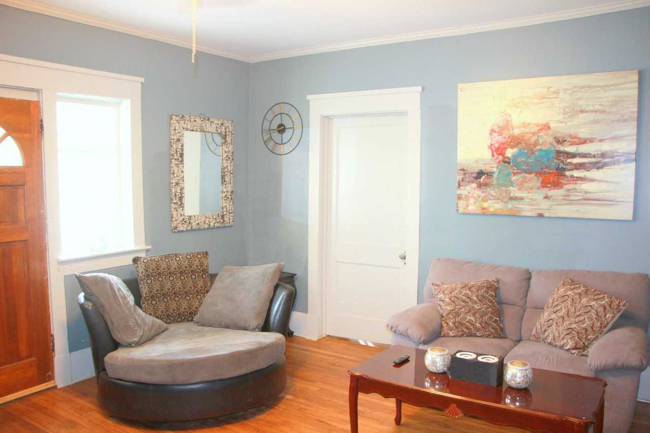 Rhodesia Ave Se - Photo 3 of 20