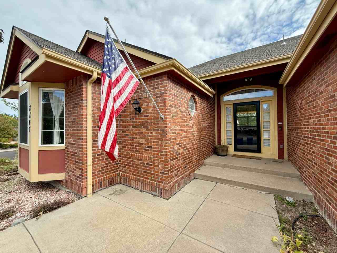 7147 Cerney Cir - Photo 2 of 40