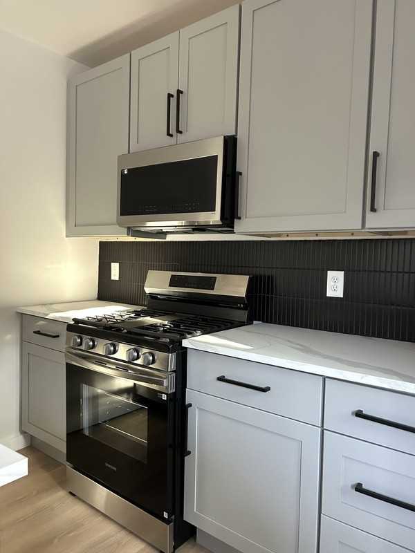 4042 Geneva St - Photo 6 of 35