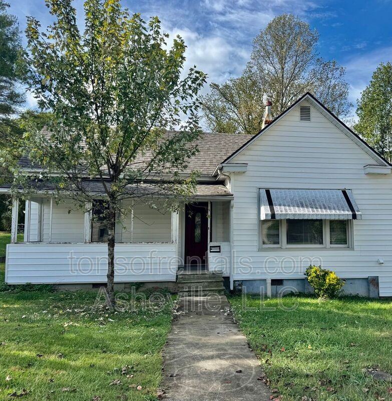 121 Oakdale St - Photo 2 of 23