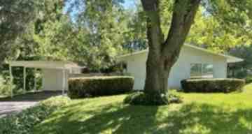 featured image of 33 S Prairie St