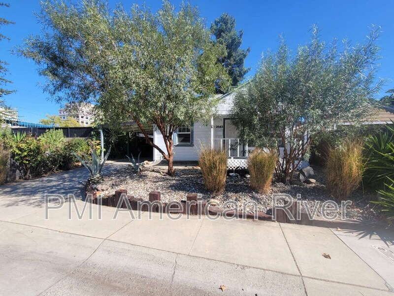 2643 43rd St - Photo 2 of 14