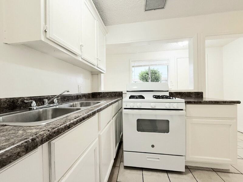 14041 Orizaba Ave - Photo 5 of 16