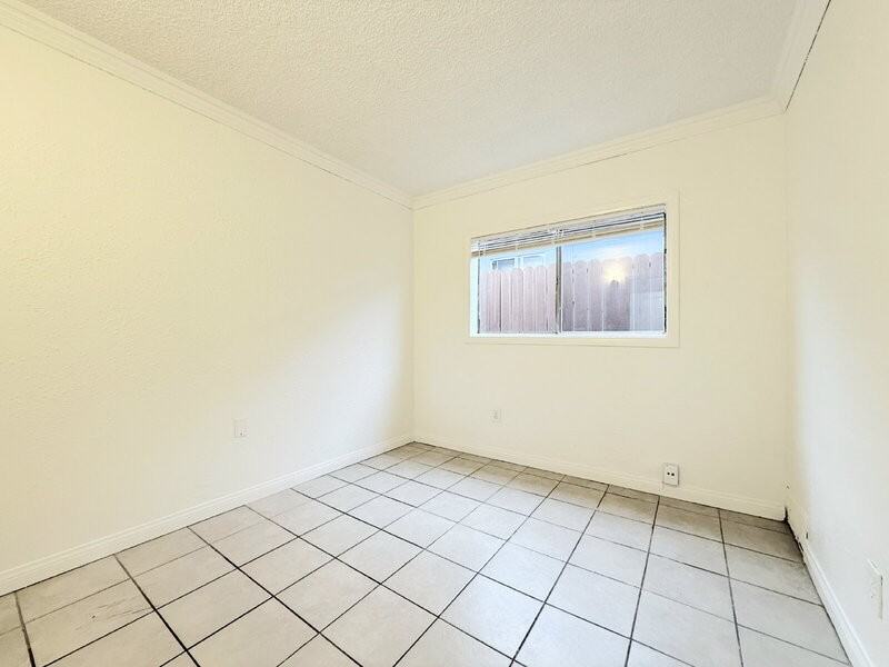 14041 Orizaba Ave - Photo 6 of 16