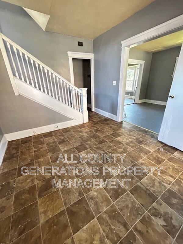 1828 Noble Rd - Photo 2 of 4