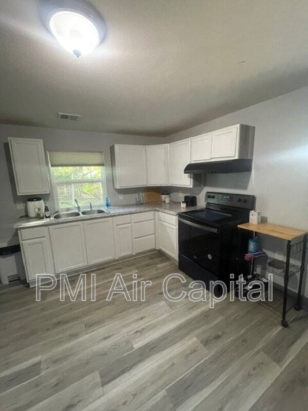 5755 N Armstrong St - Photo 6 of 10