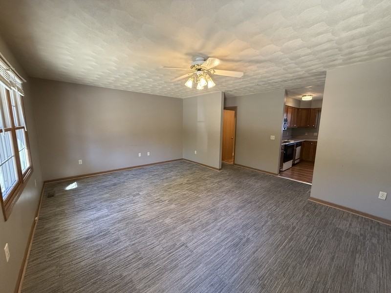 272 E Jackson St - Photo 3 of 37