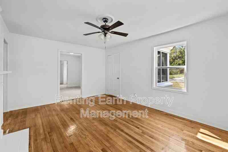 921 25th St Sw - Photo 3 of 18