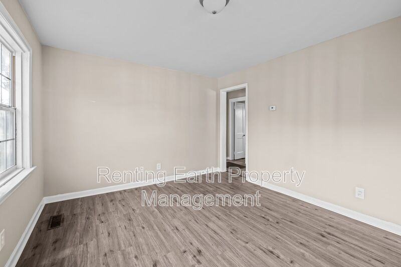 2423 Circle Dr - Photo 2 of 11