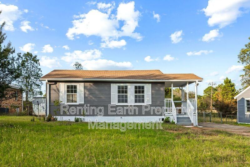 2423 Circle Dr - Photo 2 of 11