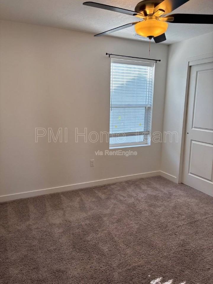 1546 W Parkview Dr - Photo 2 of 10